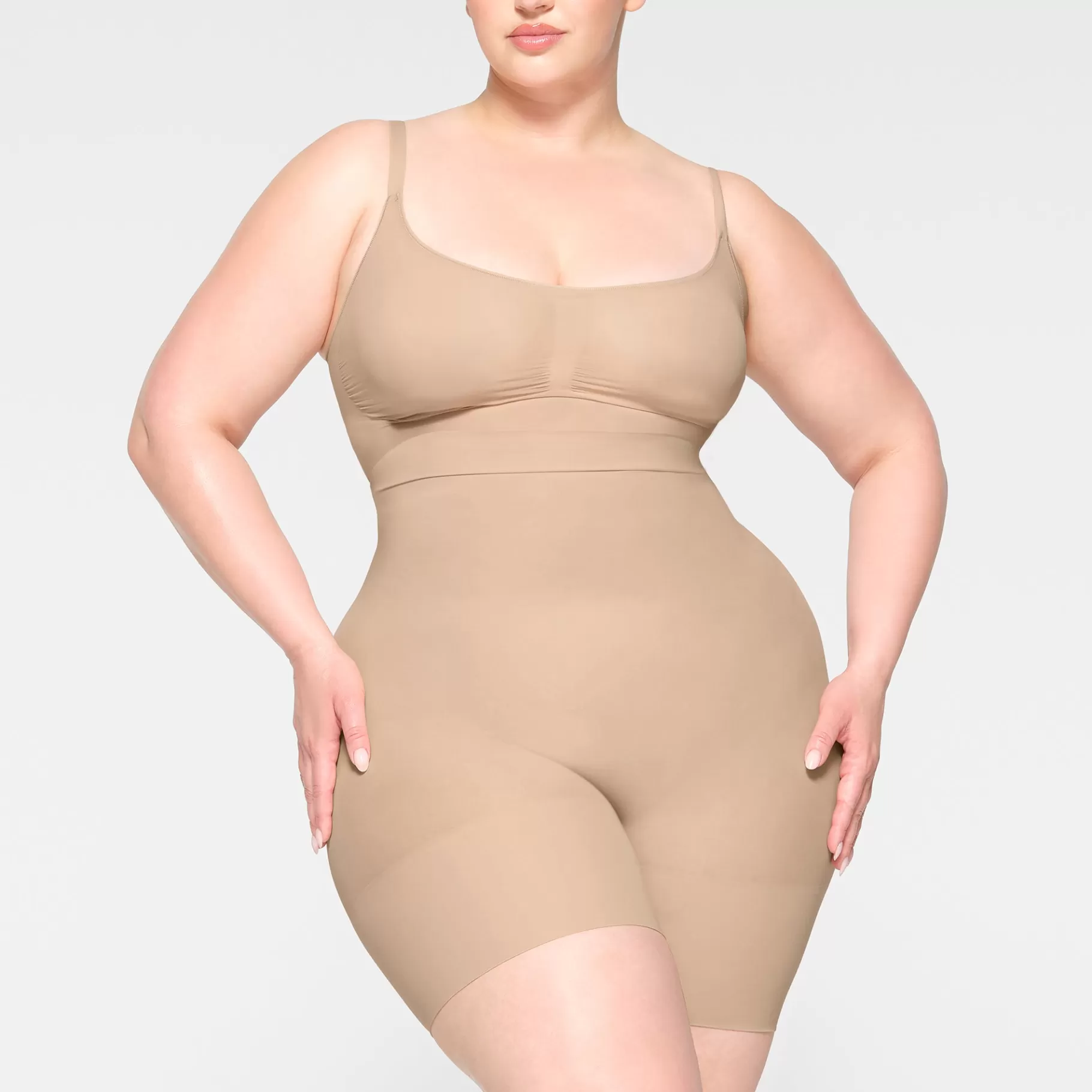 Skims shapewear shorts & leggings*EVERYDAY SCULPT HIGH-WAISTED MID THIGH SHORT | MICA