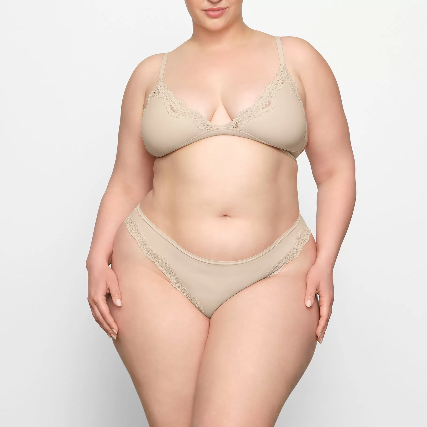 Skims fits everybody*FITS EVERYBODY CORDED LACE TANGA | SAND