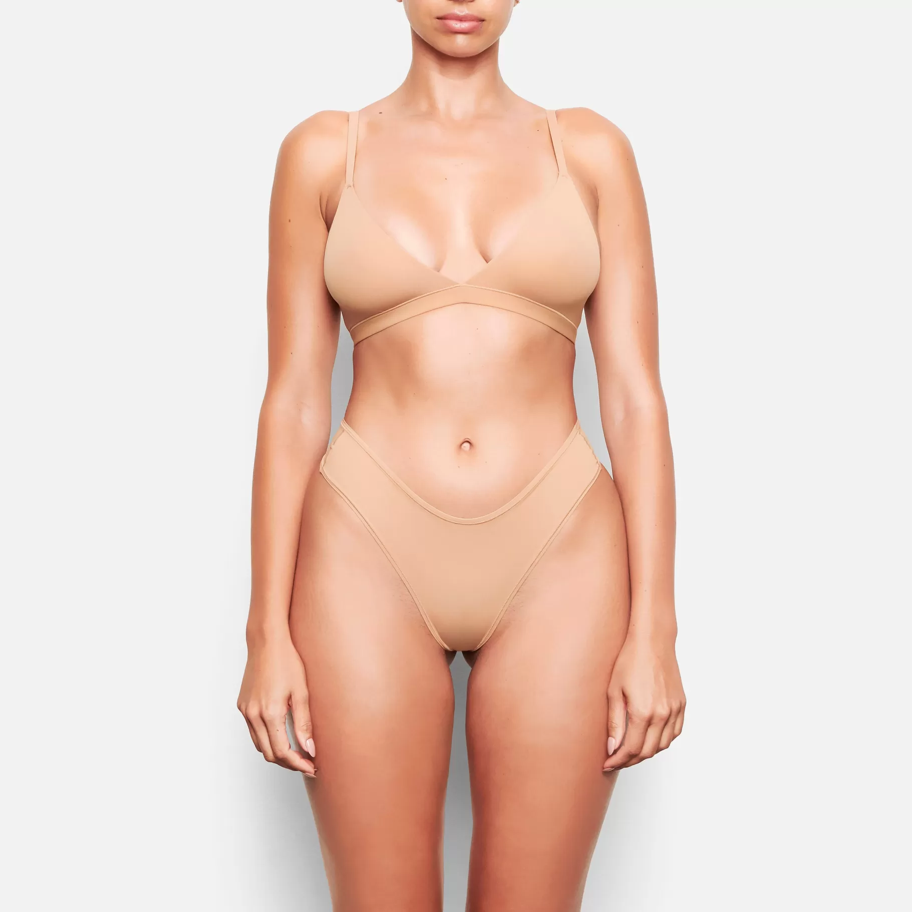 Skims fits everybody*FITS EVERYBODY DIPPED FRONT THONG | OCHRE