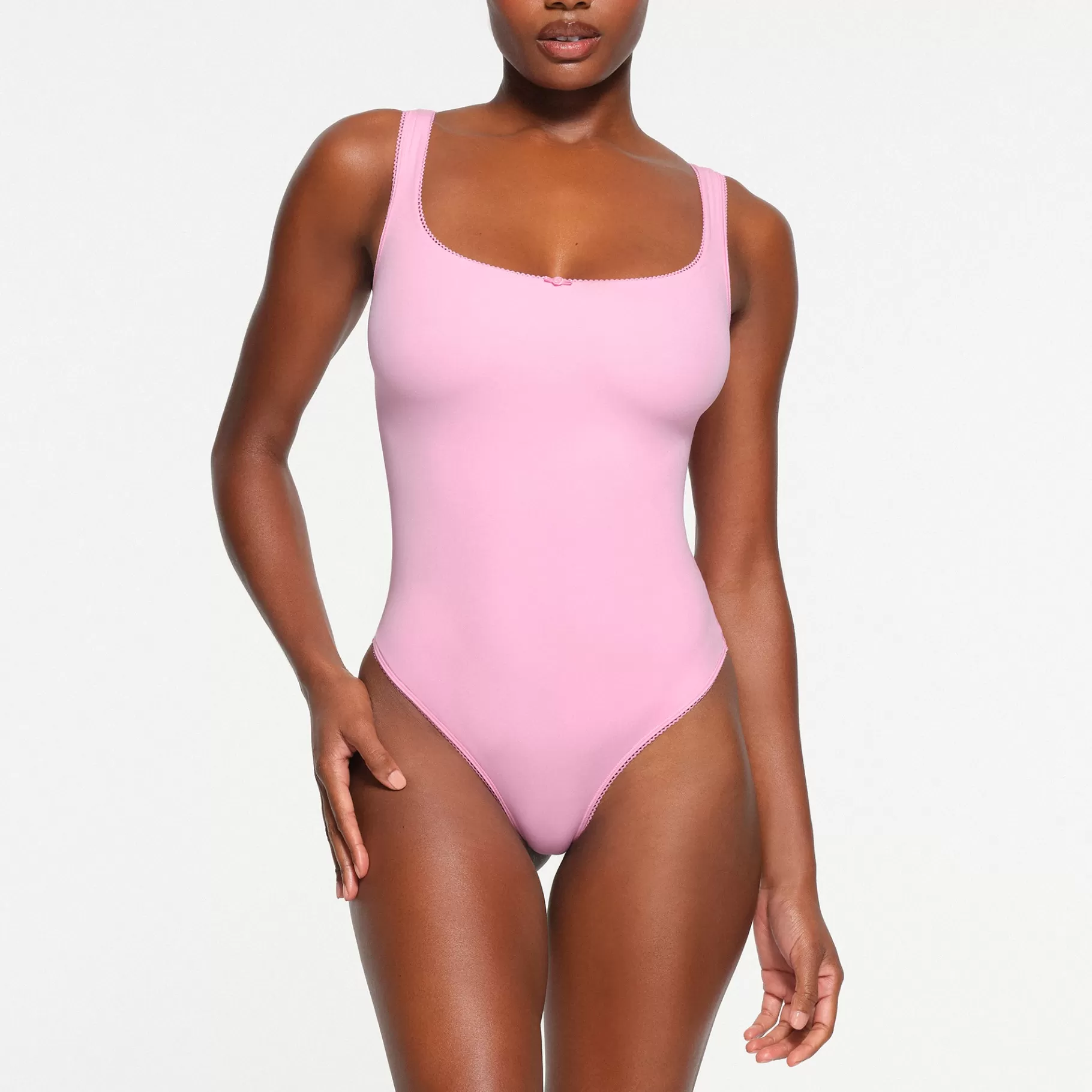 Skims bodysuits*FITS EVERYBODY PICOT TRIM SQUARE NECK BODYSUIT | BUBBLE GUM BUBBLE+GUM