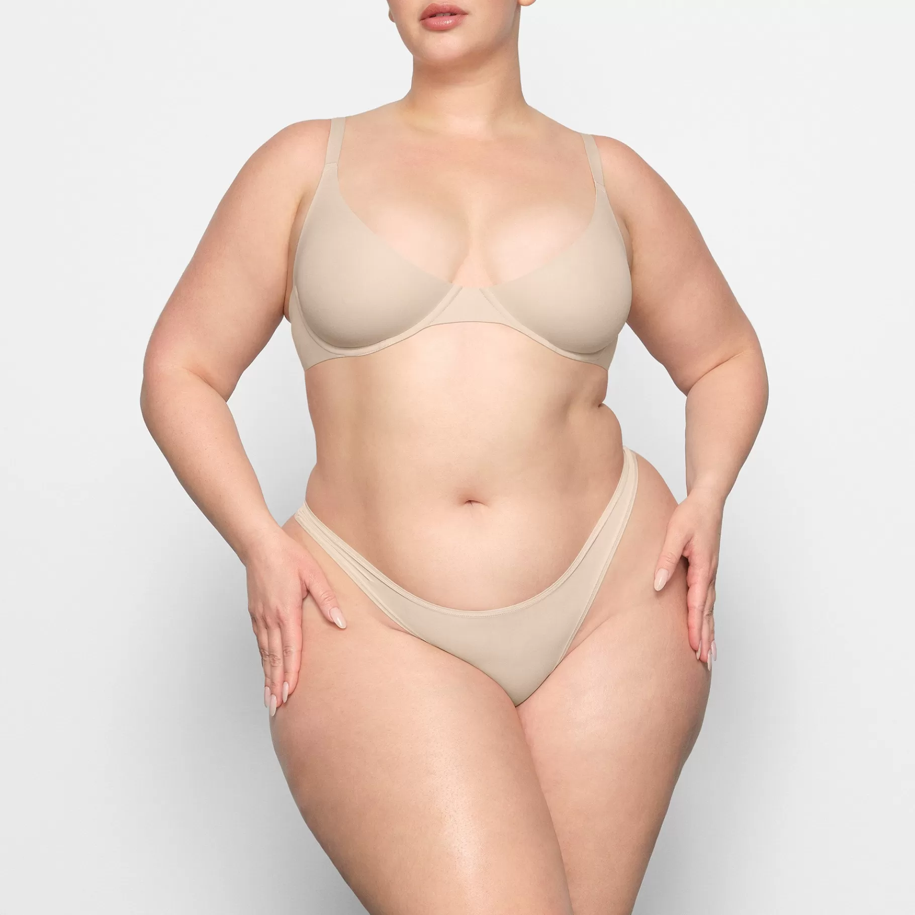 Skims fits everybody*FITS EVERYBODY PLUNGE BRA | SAND