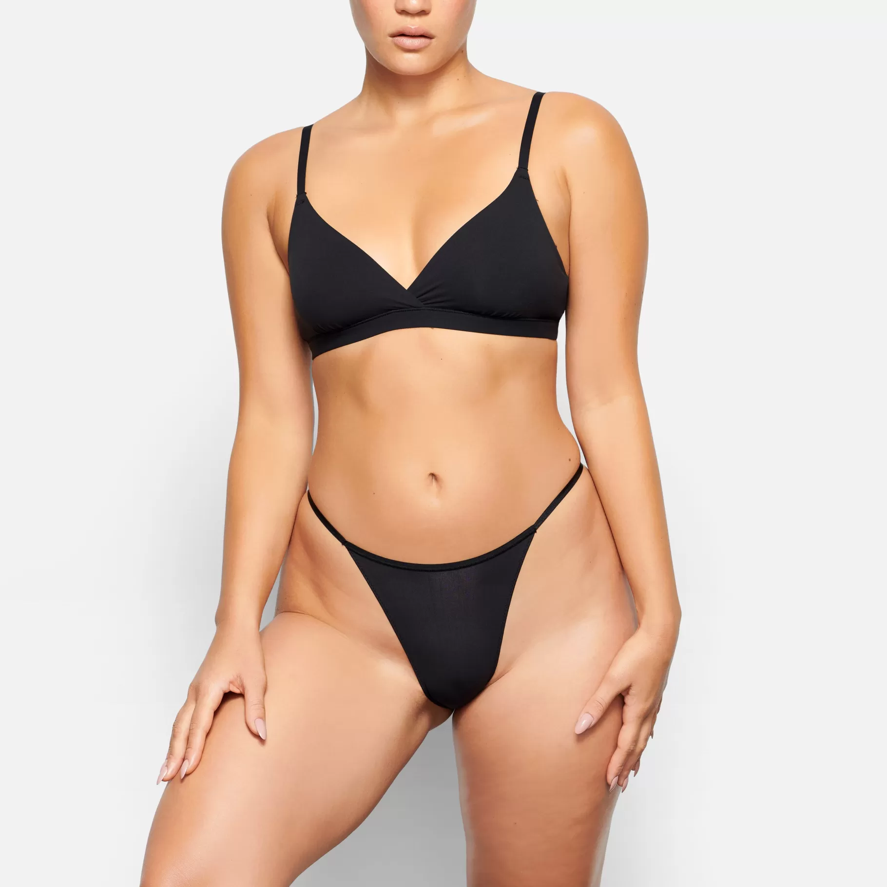 Skims fits everybody*FITS EVERYBODY STRING BIKINI | ONYX