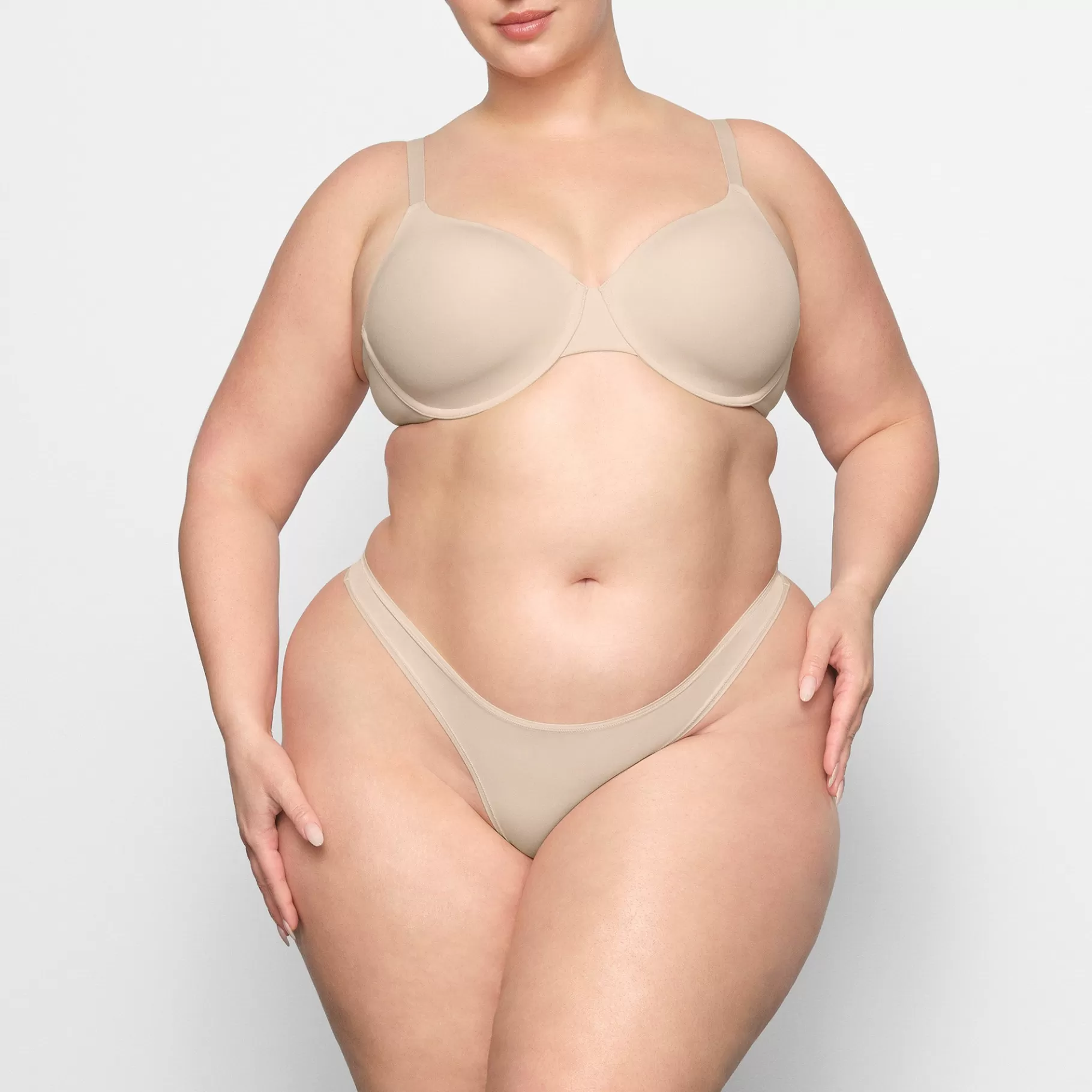 Skims fits everybody*FITS EVERYBODY T-SHIRT BRA | SAND