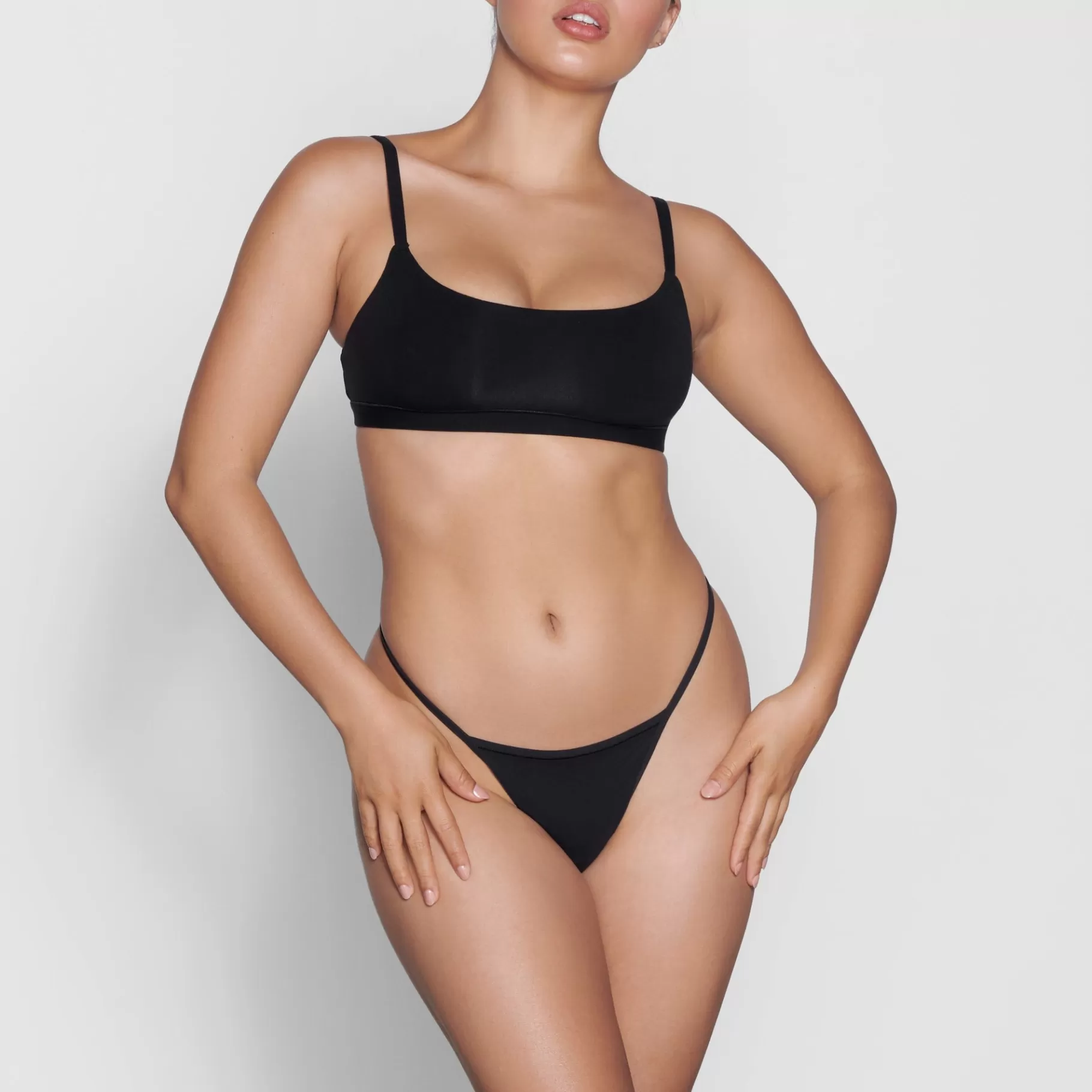 Skims fits everybody*FITS EVERYBODY T-STRING THONG | ONYX