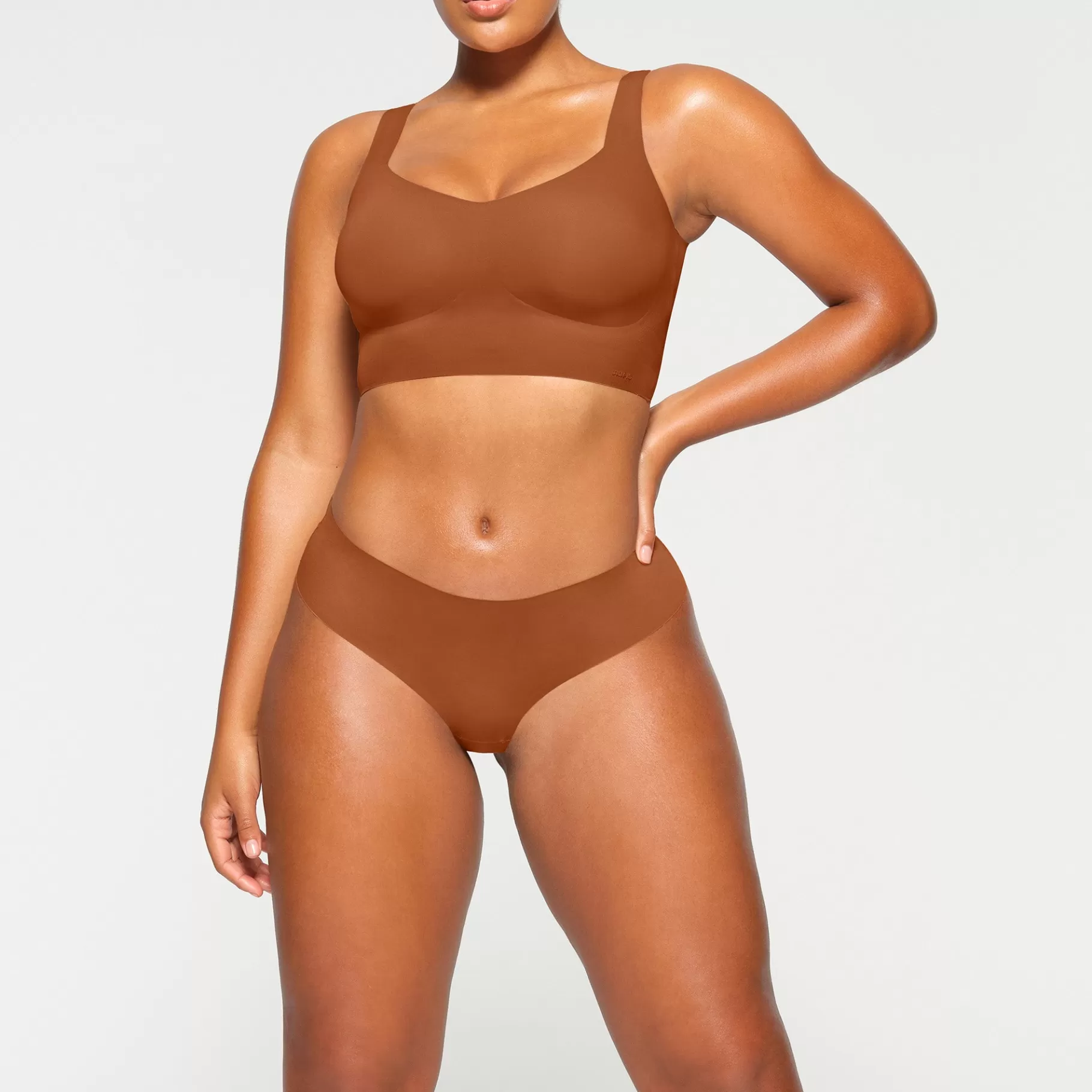 Skims cheeky underwear*NAKED CHEEKY HIPSTER | BRONZE