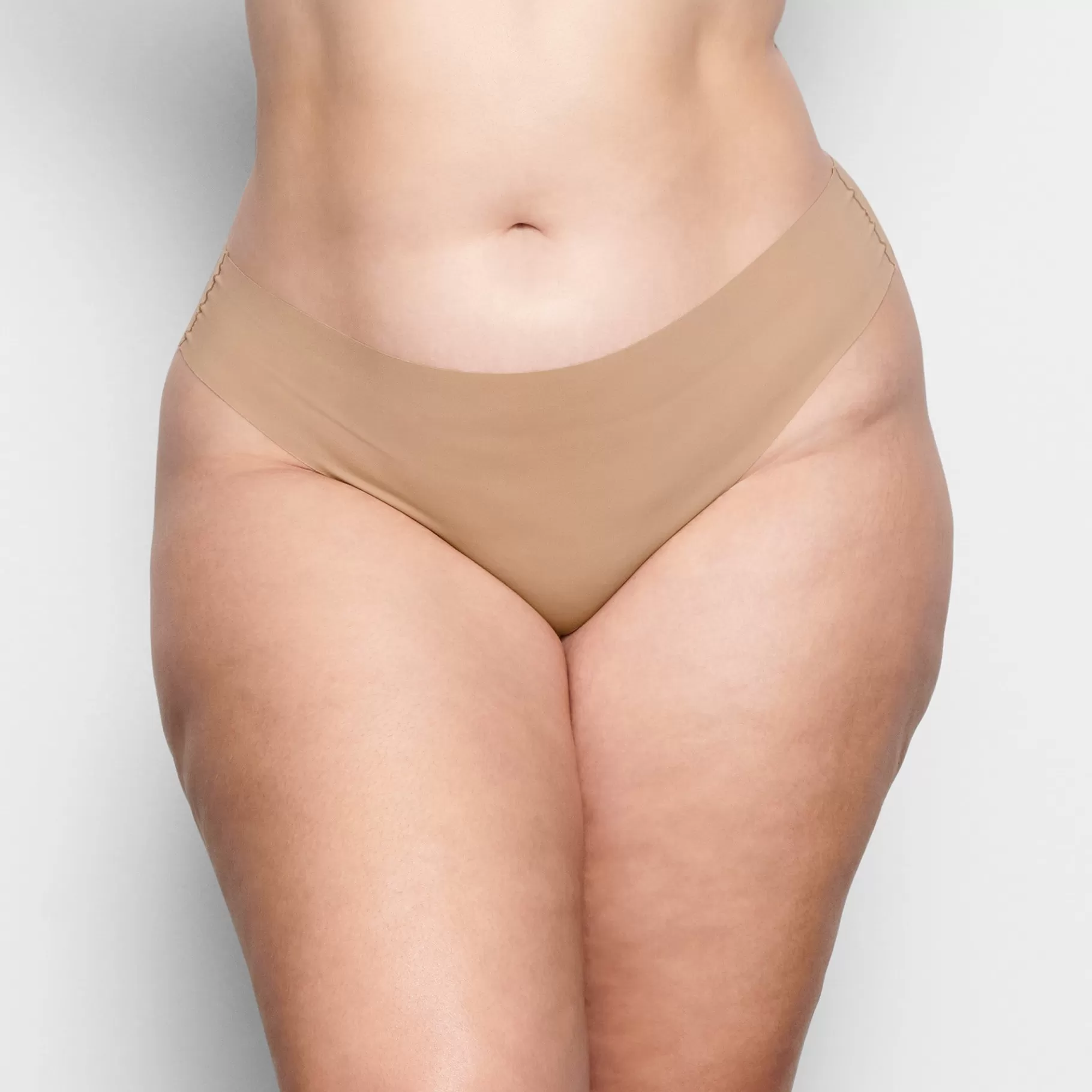 Skims minimum*NAKED DIPPED THONG | CLAY