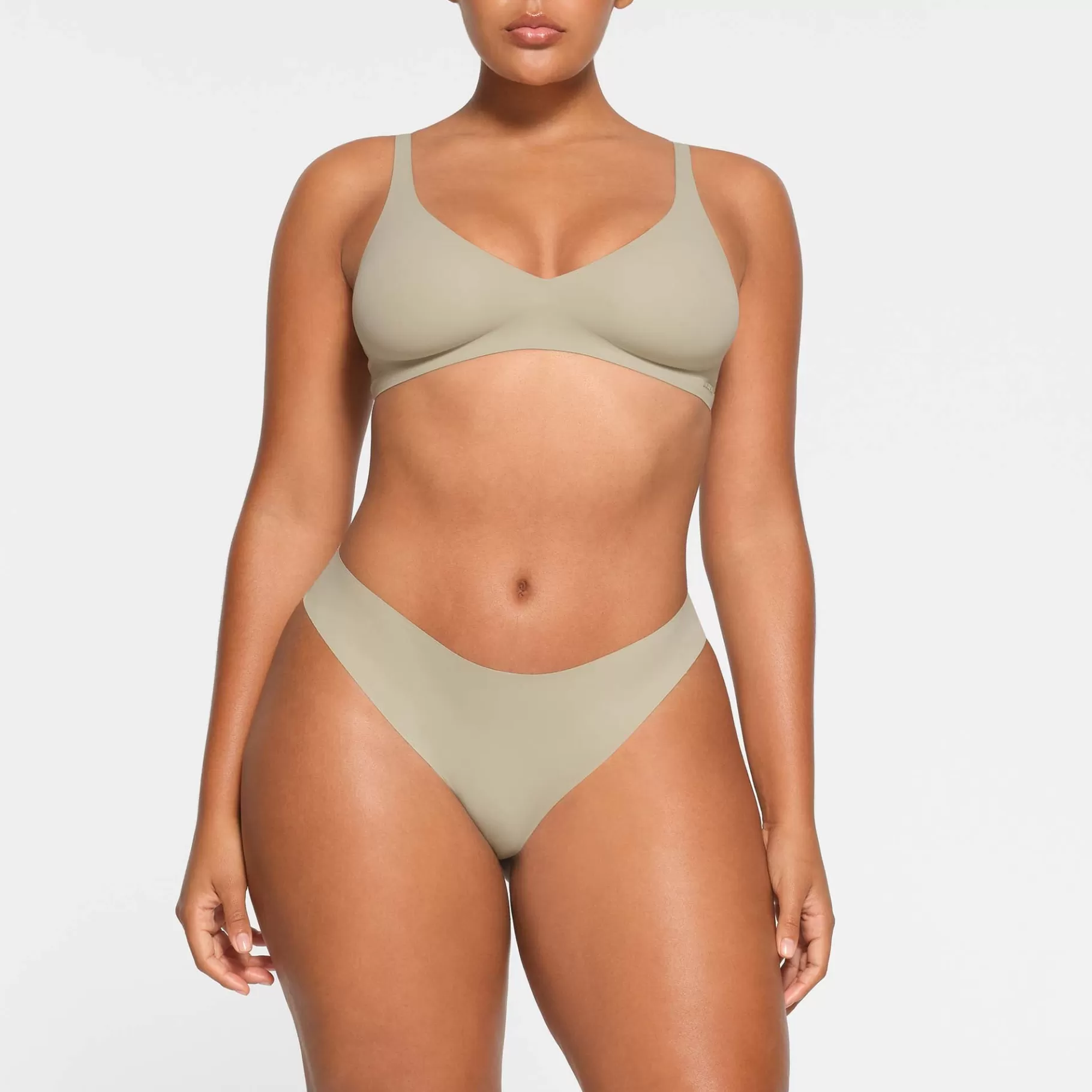 Skims for you*NAKED PLUNGE BRALETTE | TALC