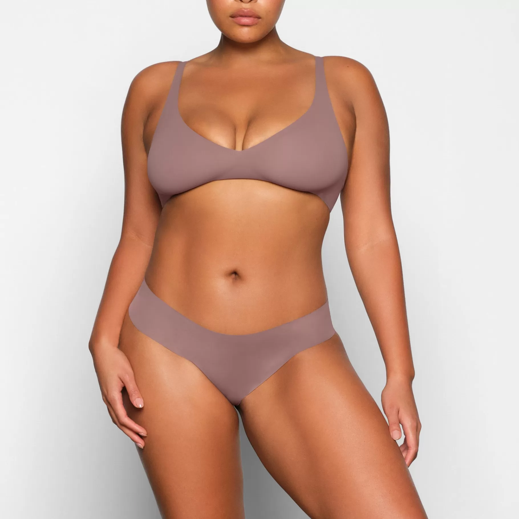 Skims plunge*NAKED PLUNGE BRALETTE | UMBER