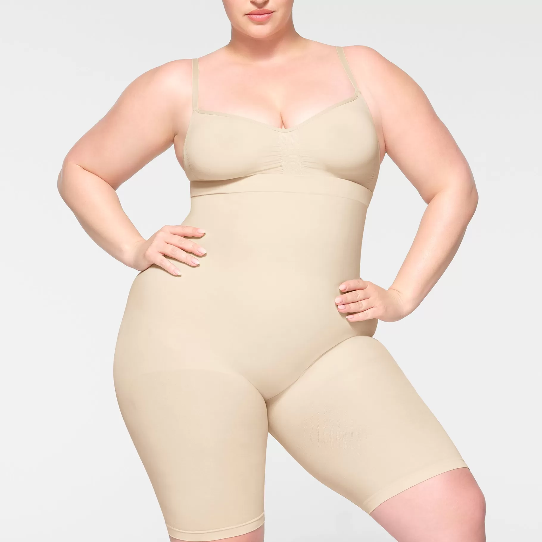 Skims seamless sculpt*SEAMLESS SCULPT HIGH-WAISTED ABOVE THE KNEE SHORT | SAND