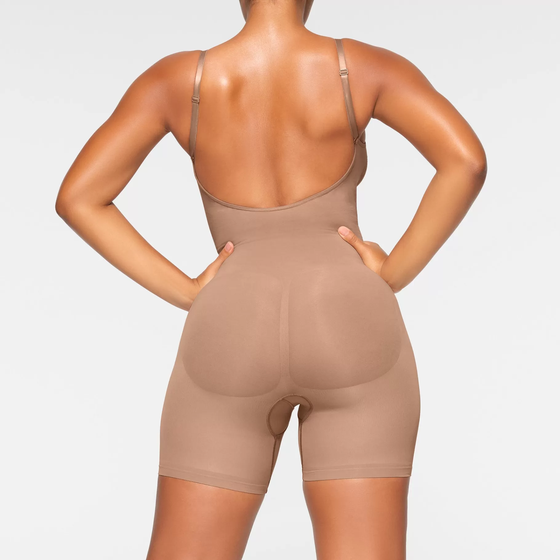 Skims seamless sculpt*SEAMLESS SCULPT LOW BACK MID THIGH BODYSUIT | SIENNA