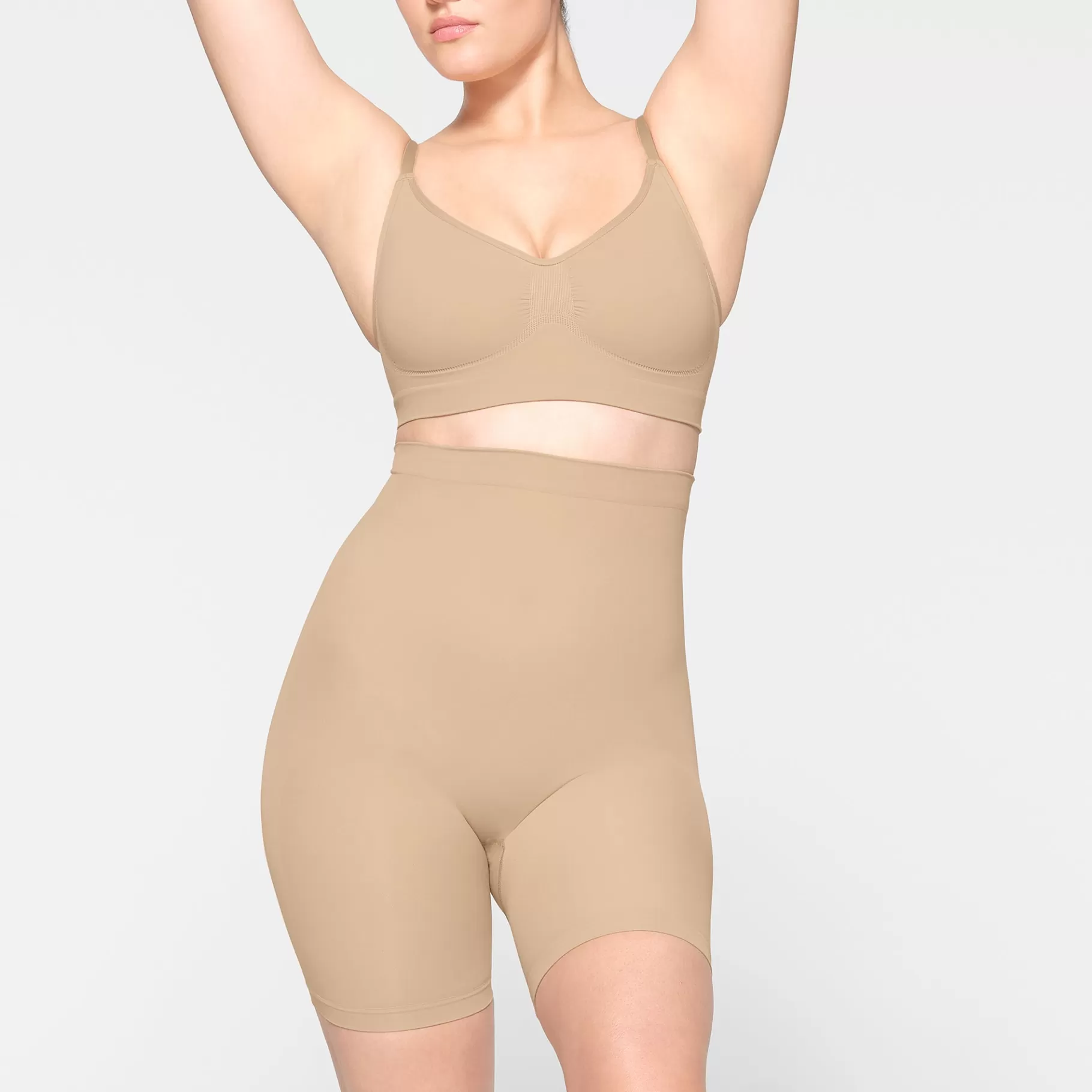 Skims seamless sculpt*SEAMLESS SCULPT MID THIGH SHORT | CLAY