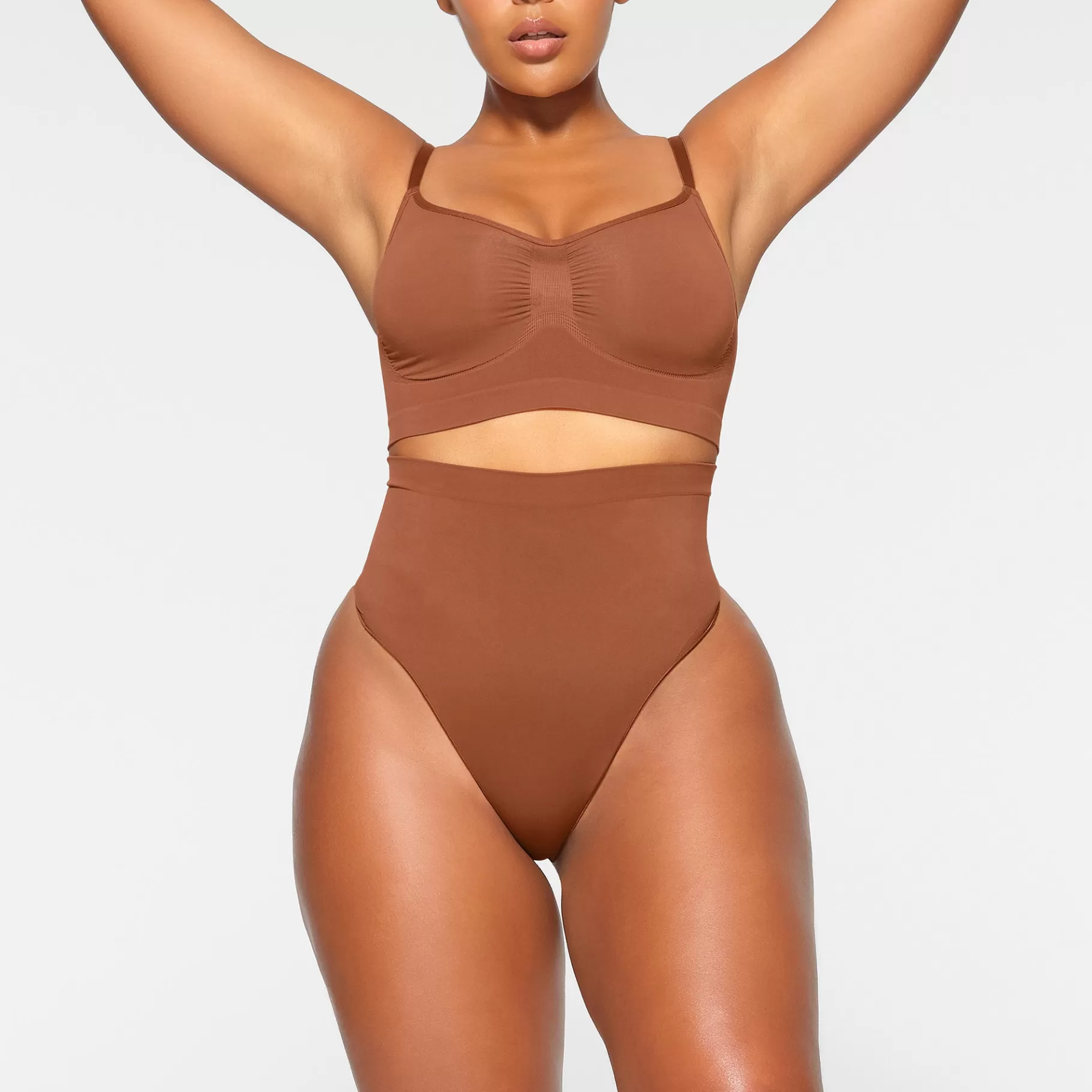 Skims shaping underwear*SEAMLESS SCULPT MID WAIST THONG | BRONZE