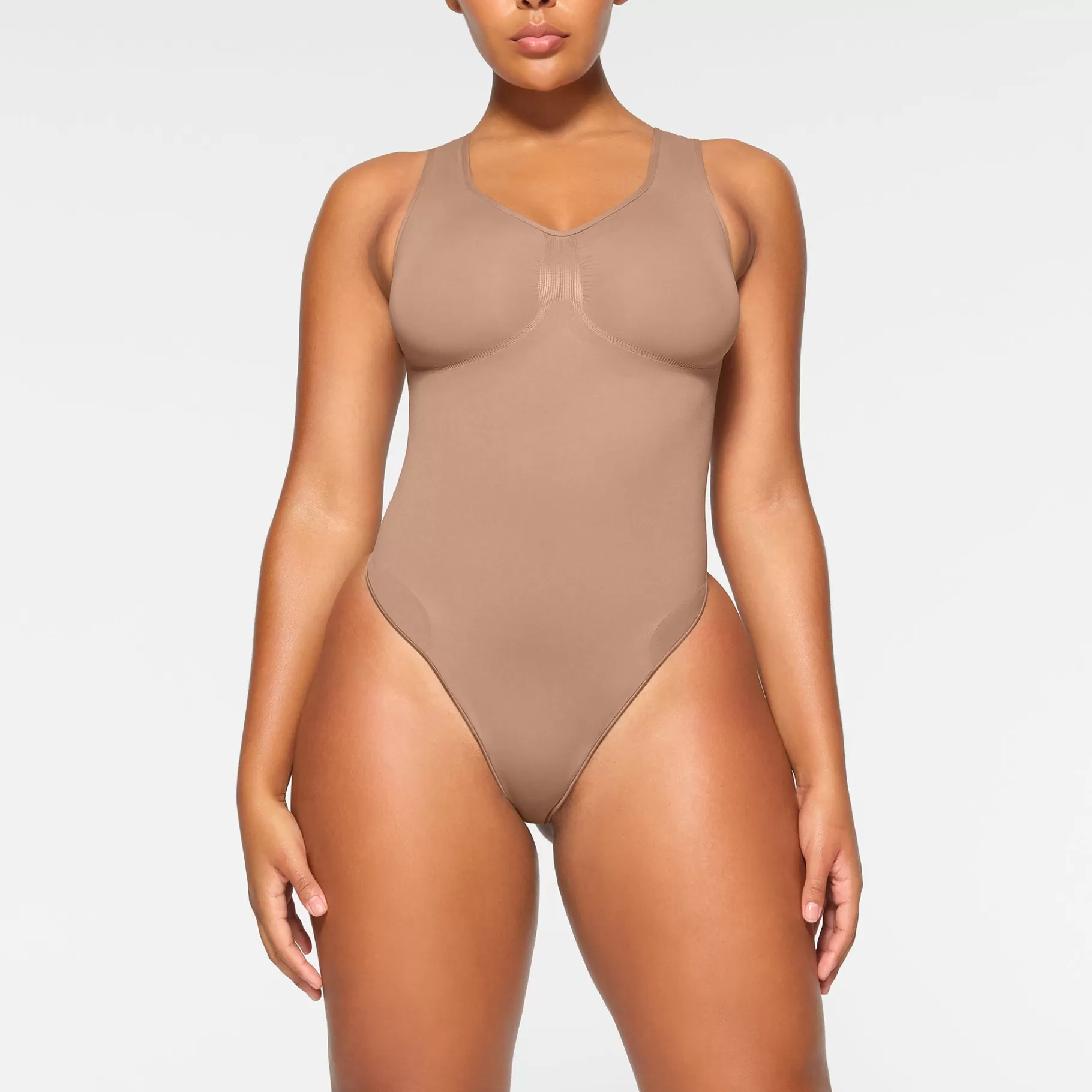 Skims seamless sculpt*SEAMLESS SCULPT SCOOP NECK THONG BODYSUIT | SIENNA