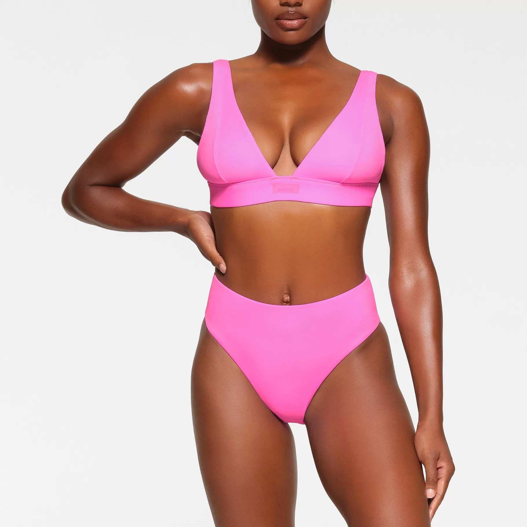 Skims swim*SIGNATURE SWIM PLUNGE BIKINI TOP | TAFFY