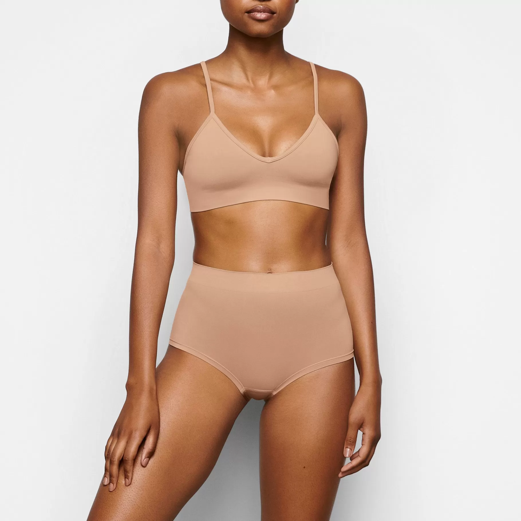 Skims triangle*SOFT SMOOTHING SEAMLESS BRALETTE | OCHRE