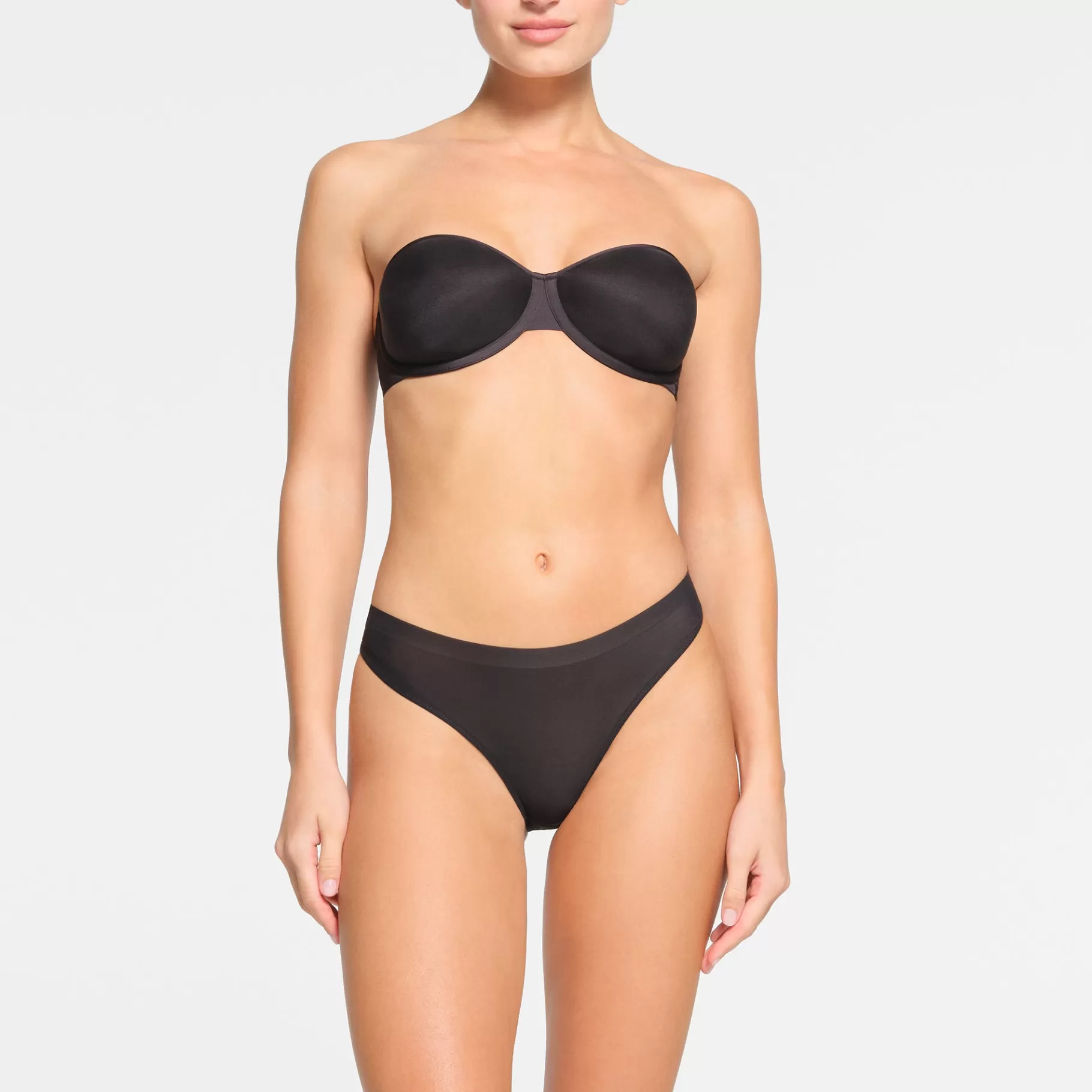 Skims lightly lined*WEIGHTLESS STRAPLESS BRA | ONYX